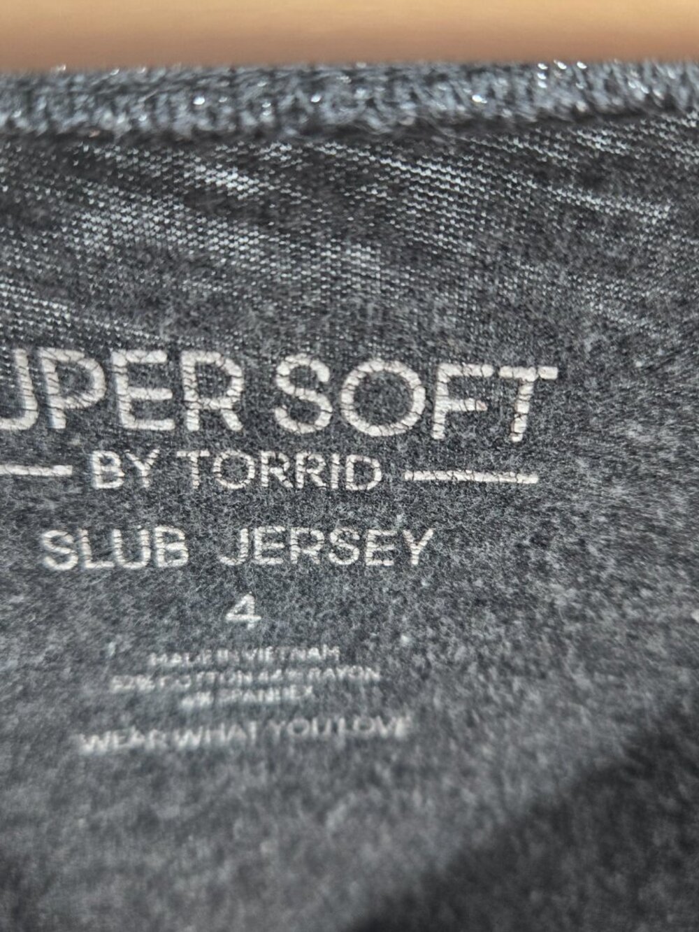 Torrid Super Soft Slub Charcoal Skull Sequin T-Shirt Size 4/4x - Picture 6 of 11